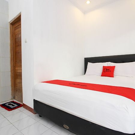 Reddoorz Plus @ Prawirotaman 3 ยอกยาการ์ตา ภายนอก รูปภาพ