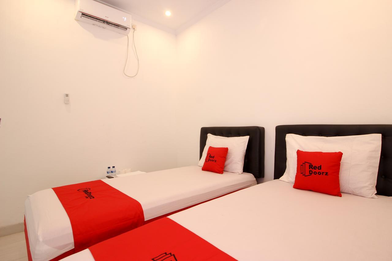 Reddoorz Plus @ Prawirotaman 3 ยอกยาการ์ตา ภายนอก รูปภาพ