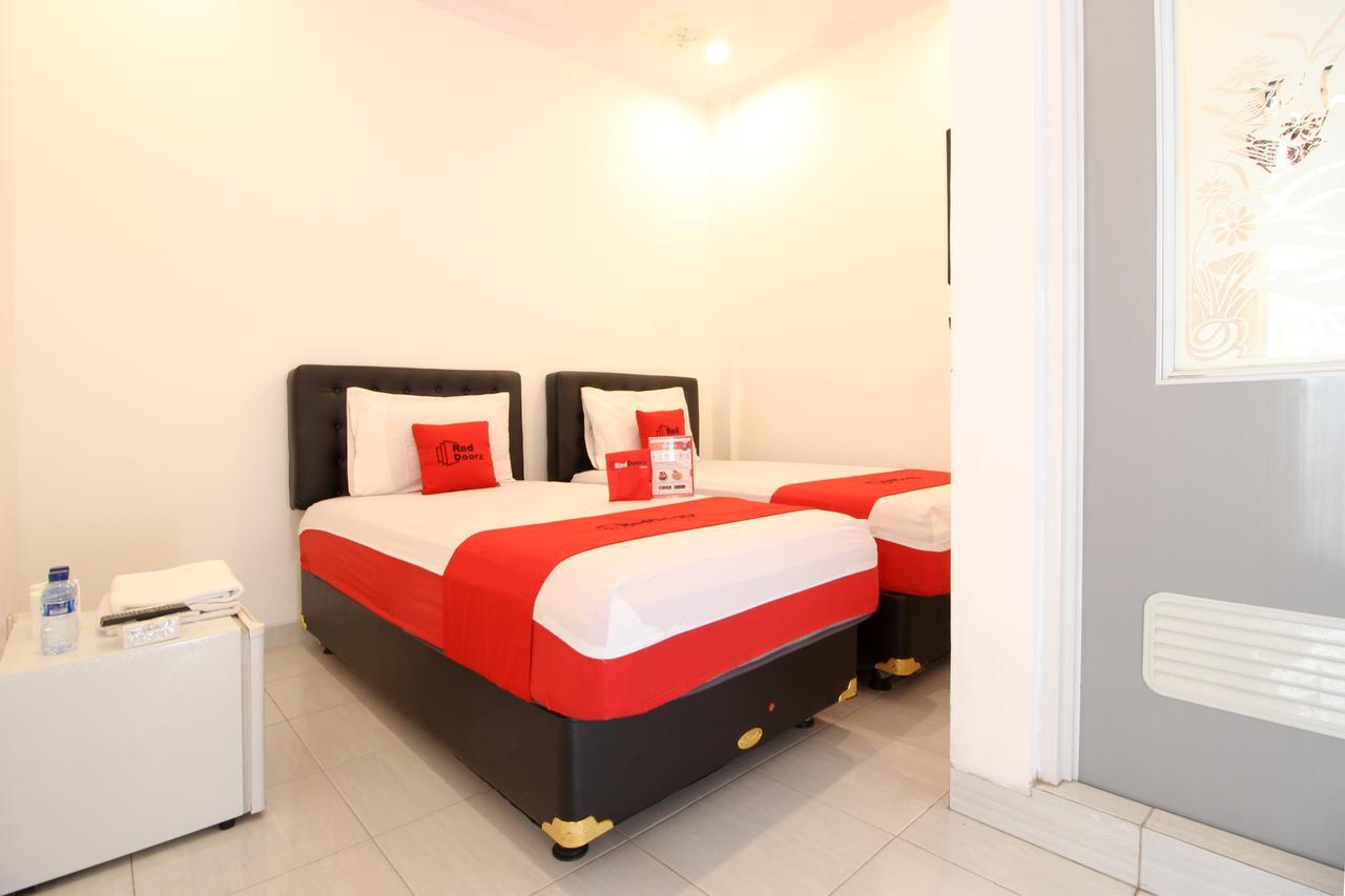 Reddoorz Plus @ Prawirotaman 3 ยอกยาการ์ตา ภายนอก รูปภาพ
