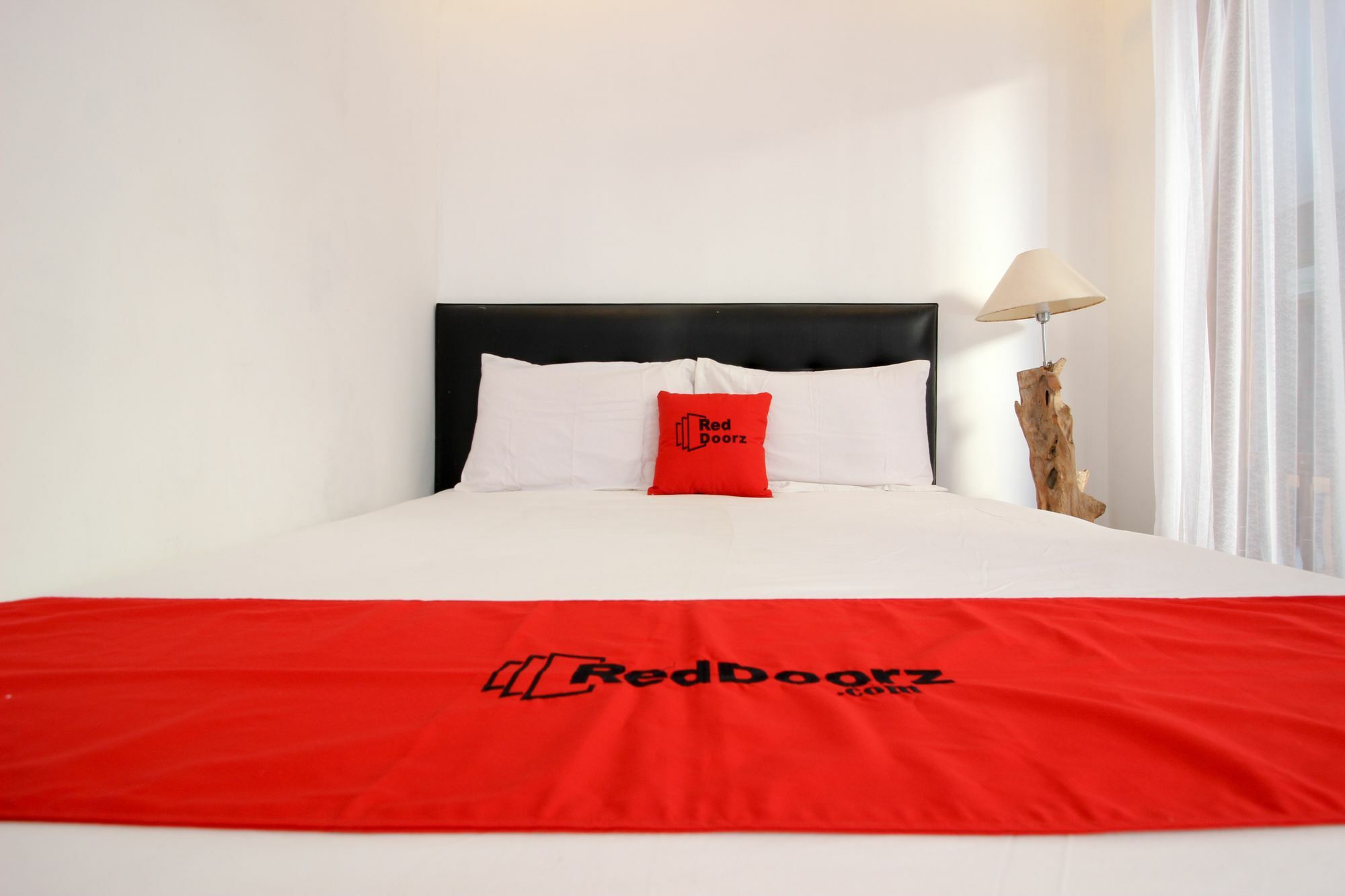 Reddoorz Plus @ Prawirotaman 3 ยอกยาการ์ตา ภายนอก รูปภาพ